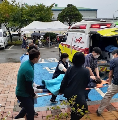 진도군 감염병대응팀장, 근무 중 쓰러져…병원이송 치료 중/사진=진도군