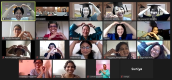 2021 아젠트(AGenT) 심화과정 온라인 졸업식 참가자들이 2주간의 노력과 결실에 대한 상호간 축하와 격려를 나누고 있다./사진 = 한국양성평등교육진흥원