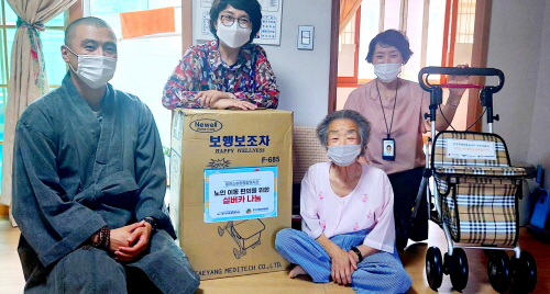 하동군, 보행 불편 어르신 '실버카' 5대 지원