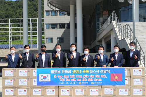 전남도의회 베트남 빈픅성 인민의회에 마스크 1만장 전달/사진=전남도의회