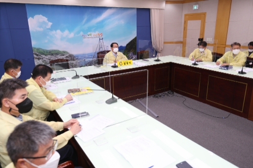 광양시는 전국적으로 델타 바이러스 등 변이바이러스 감염 확산 증가에 따라 김경호 부시장 주재로 18일 오전 광양시 재난안전대책본부 회의를 열고 코로나19 대응을 강화하기로 했다/사진=광양시