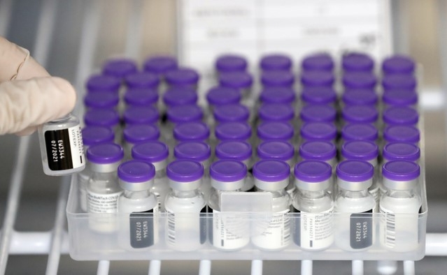 코로나19 확진자수가 하루 2000명까지 넘보면서 백신 접종률 상승이 절실해지고 있는 지난달 29일 서울 동작구 예방접종센터에 보관되고 있는 백신 모습.