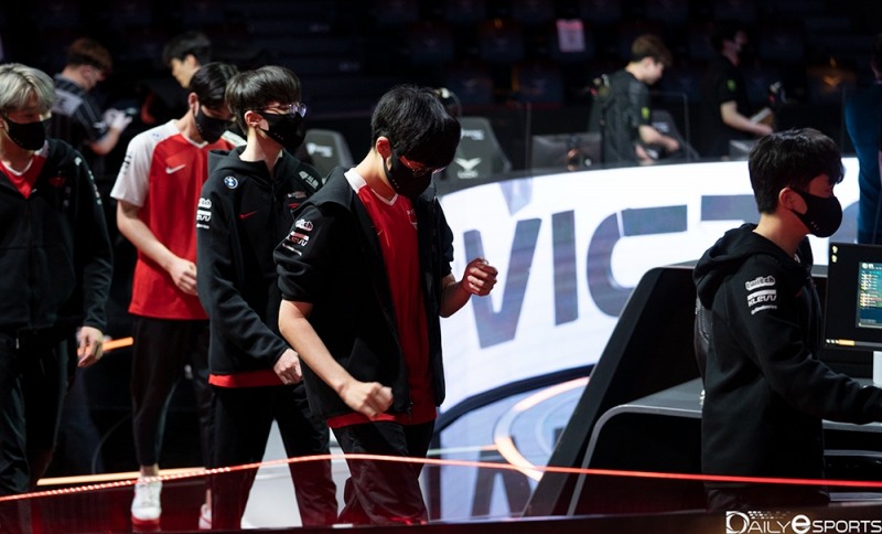 2년 만에 롤드컵으로 향하는 T1