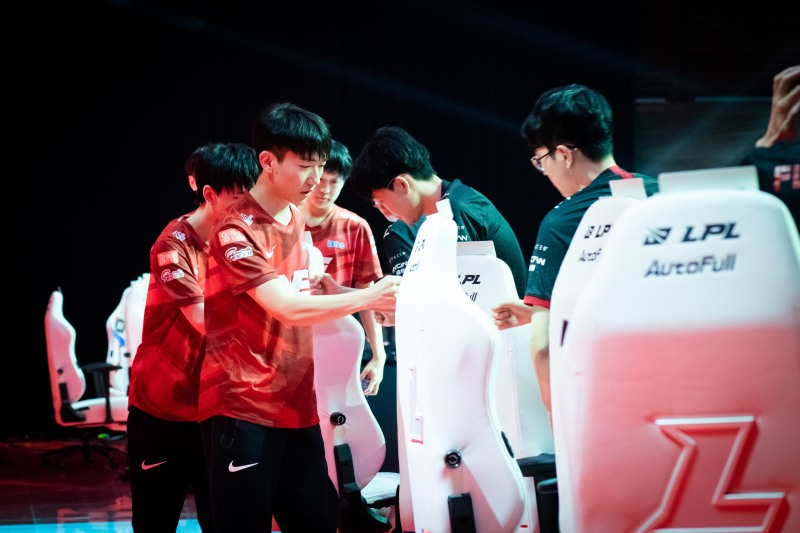 EDG에 승리한 WE(Photo=LPL 官方)