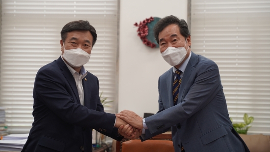 이낙연 더불어민주당 대선 경선 예비후보는 25일 오전 윤호중 원내대표와 면담을 가졌다./사진=이낙연 필연캠프