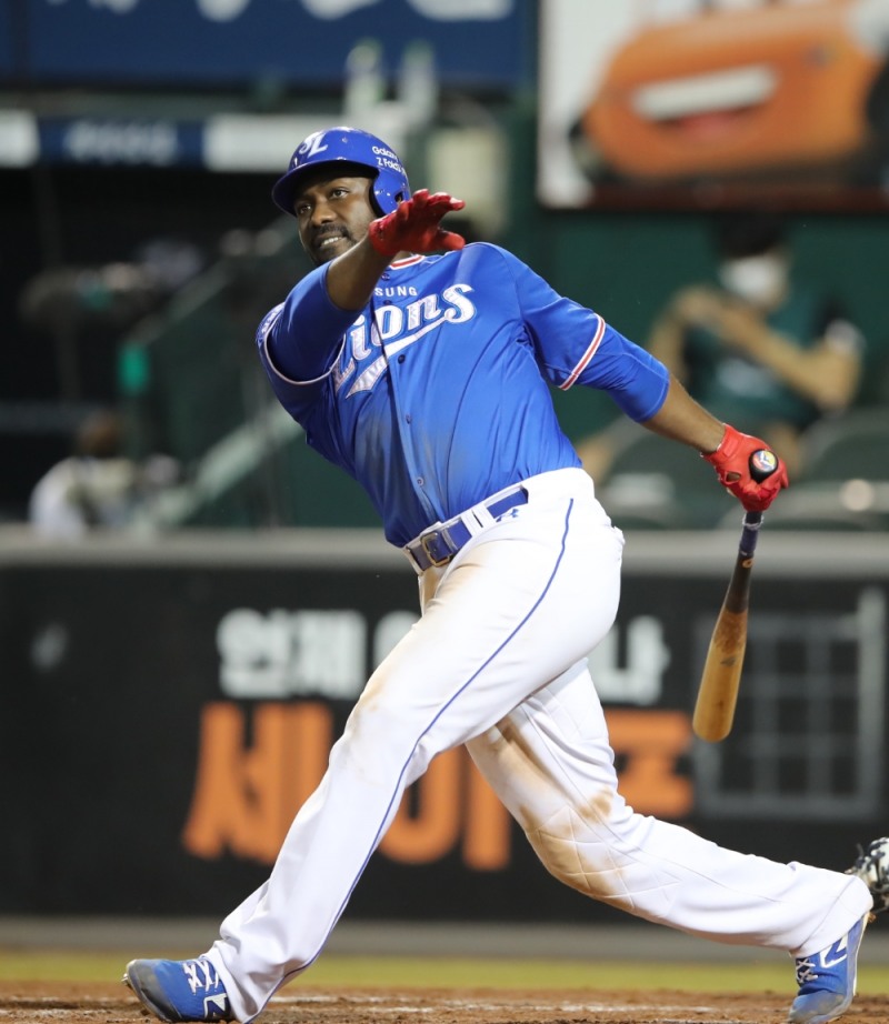 전반기에 삼성의 복덩이 노릇을 했던 피렐라 중반 이후부터 힘이 확연히 떨어져 클러치 역할을 못해 주면서 걱정거리로 등장했다.