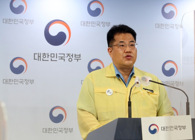 손영래 보건복지부 중앙사고수습본부(중수본) 사회전략반장은 지난 7월11일 오후 정부서울청사에서 브리핑을 열고 발언하고 있다. (사진=보건복지부 제공)