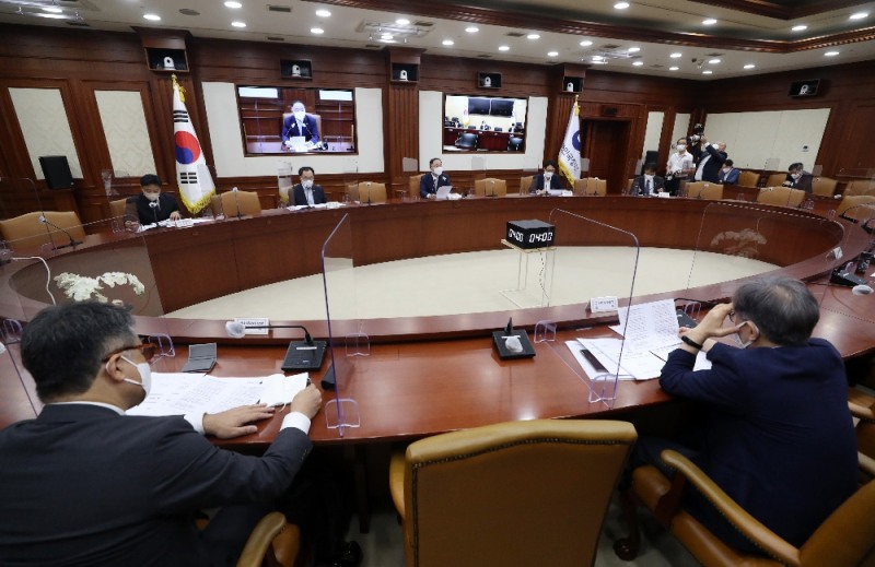 홍남기 경제부총리 겸 기획재정부 장관이 30일 오전 서울 종로구 정부서울청사에서 열린 제14차 혁신성장 BIG3 추진회의를 주재하고 있다. (공동취재사진)