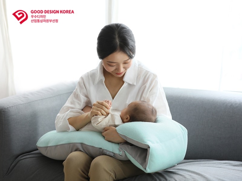 우수디자인으로 선정된 밤부베베 올바른 수유쿠션. 사진=더밤부