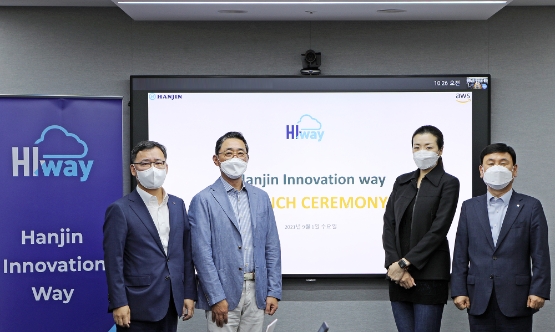 (왼쪽부터) ㈜한진 류경표 경영관리총괄 대표이사, AWS 코리아 함기호 대표이사,㈜한진 조현민 미래성장전략 및 마케팅 총괄 부사장, ㈜한진 노삼석 사업총괄 대표이사/사진 제공= 한진