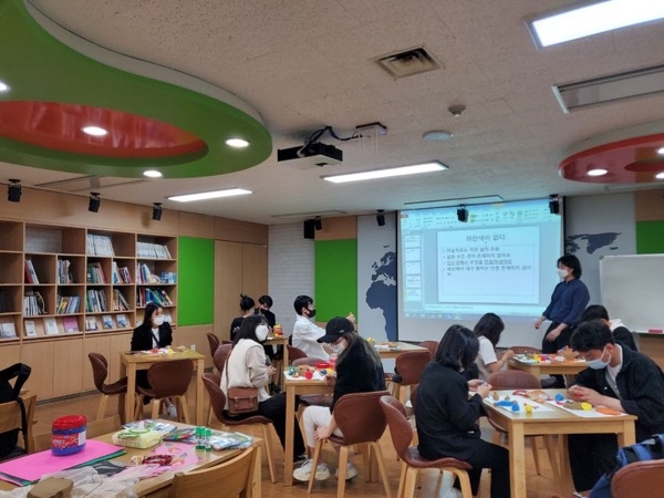 생각공장 ‘미술치료사의 심리학습’ 프로그램 진행