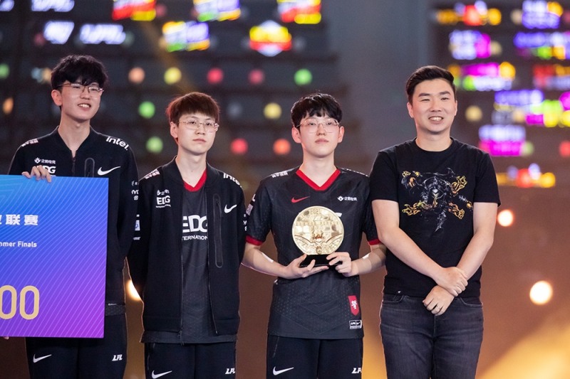 결승전 MVP에 선정된 '스카웃' 이예찬(Photo=LPL 官方)