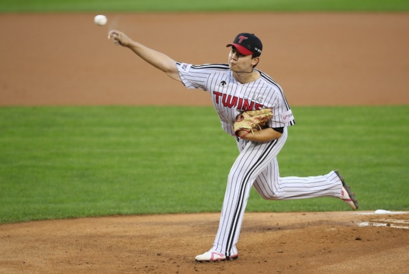 LG의 차세대 에이스 이민호가 최근 2게임에서 13이닝 1실점의 호투로 2승을 따내며 팀 6연승에 앞장섰다.