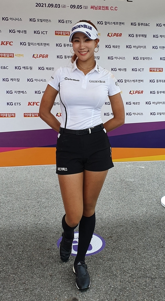 (용인=연합뉴스) 유현주가 5일 경기도 용인시 써닝포인트 컨트리클럽(파72·6천722야드)에서 열린 한국여자프로골프(KLPGA) 투어 KG·이데일리 레이디스 오픈 경기를 마치고 포즈를 취하고 있다.