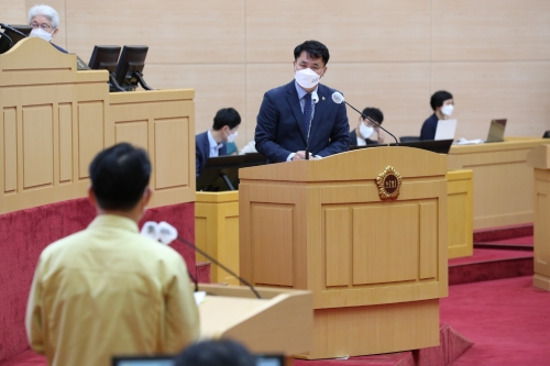 김길용 전남도의원(광양3, 더불어민주당) 제356회 임시회 도정 및 교육행정 질문 모습/사진=전남도의회