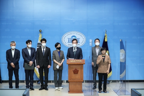 이낙연 더불어민주당 대선 경선 예비후보가 7일 오전 국회 소통관에서 기자회견을 갖고 ‘넥스트(Next) 대한민국 프로젝트’를 제시했다./사진=이낙연 필연캠프