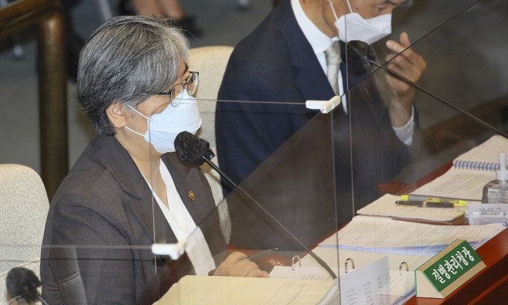 정은경 질병관리청장이 7일 서울 여의도 국회에서 열린 예산결산특별위원회 전체회의에 참석하고 있다. (공동취재사진)