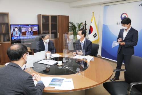 박우량 신안군수 문화체육부 장관 만나 국고 건의를 하고 있다/사진=신안군