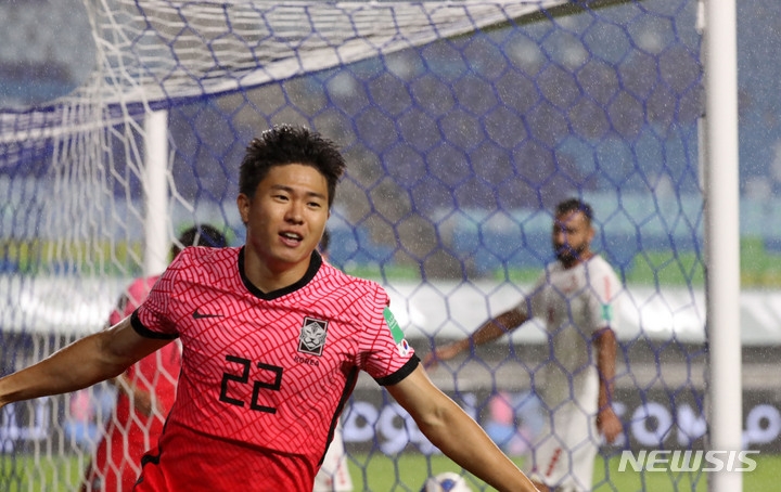 7일 오후 경기 수원시 수원월드컵경기장에서 열린 '2022 FIFA 카타르 월드컵 아시아지역 최종예선 A조 2차전' 대한민국과 레바논의 경기, 권창훈이 득점 후 포효하고 있다.