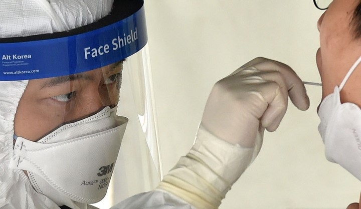 코로나 백신 이어 '먹는 치료제' 확보전…정부 "선구매 협의중"