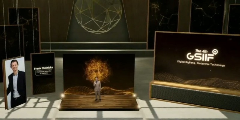 사회자 스캇 놀스 KAIST 교수가 기조연설자 함부르크대학교 프랭크 스타니크 교수를 소개하는 장면. 사진=KAIST