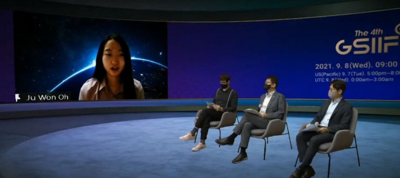 오주원(KAIST 디자인전공) 학생의 온라인 질문에 대해 안드리아 비앙키 교수, 우운택 교수, 김범주 본부장이 답변하는 모습. 사진=KAIST