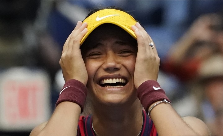 여자 테니스에 10대 돌풍을 일으킨 영국의 엠마 라두카누(18)가 캐나다의 레일라 페르난데스(19)를 누르고 US오픈 테니스 여자 단식 우승을 차지했다.
