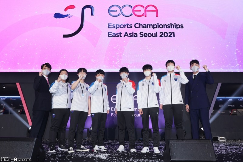 2021 한중일 e스포츠 대회 리브오브레전드 종목 우승을 차지한 대한민국 국가대표.