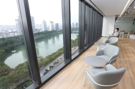 KT, 미래형 AI 타워 ‘송파빌딩’서 디지코 전환 가속화