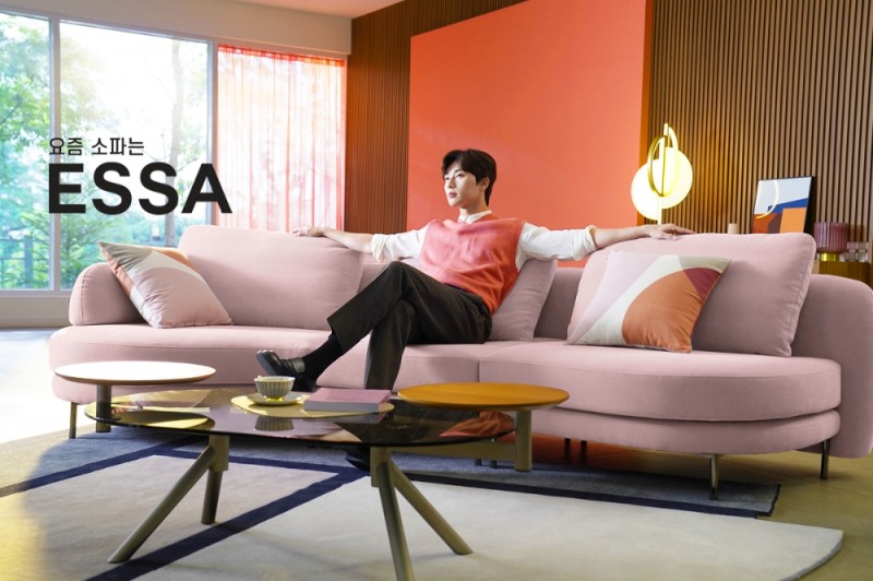 사진=에싸소파 TV CF, 헤일리 카시미라 패브릭 소파