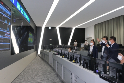 촤측 3번째 농협 상호금융대표이사 이재식 / 사진 제공 = 농협