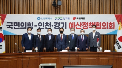 우측 3번째 이재명 경기도지사 / 사진 제공 = 경기도