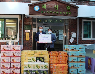 사진 촤측 장철훈 농협경제지주 농업경제대표이사 / 사진 제공 = 농협경제지주