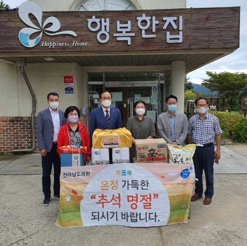 김용호 전남도의원, 추석명절 위문품 전달/사진=전남도의회