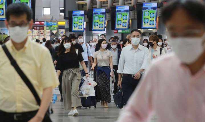 日 코로나 신규감염 3401명...2개월 만에 3천명대로