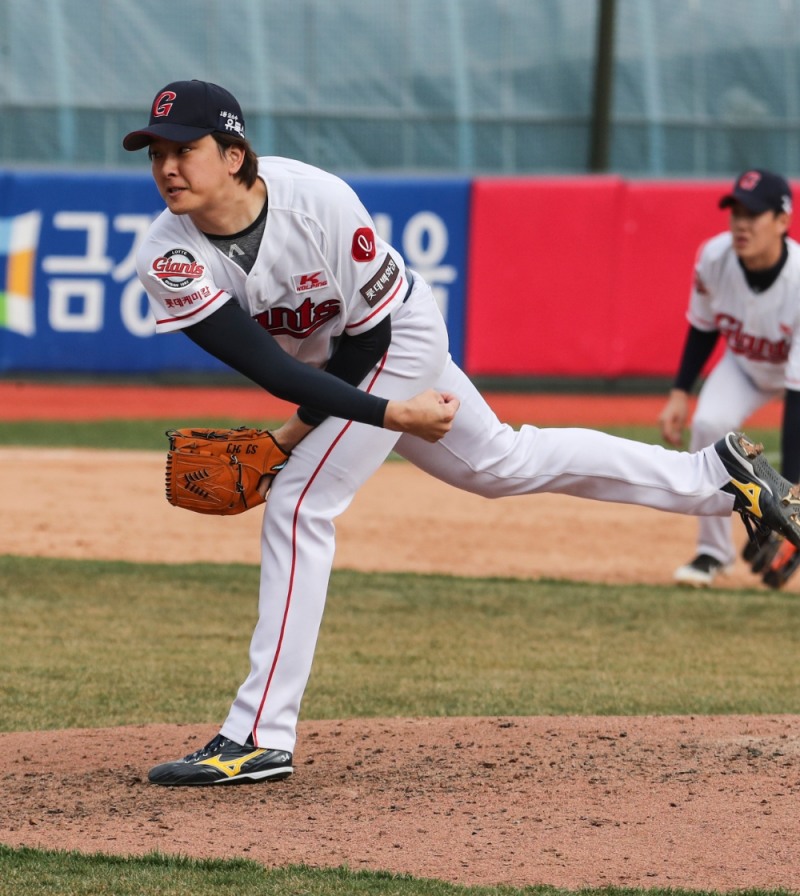 매일 자신의 커리어하이를 경신하고 있는 롯데의 김원중