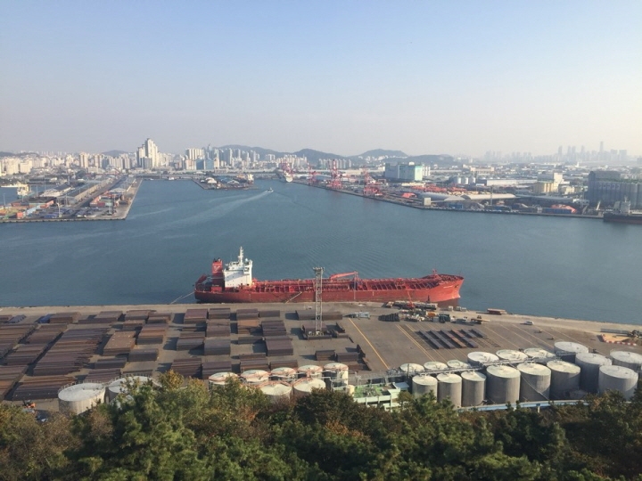 인천광역시 중구 월미공원에서 바라본 인천항 전경 (사진=비욘드포스트 DB)