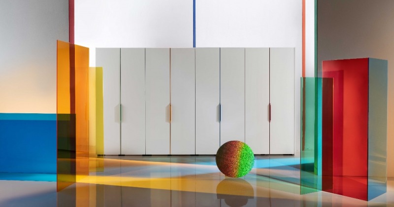 리바트 컬러 팔레트 매뉴얼을 적용한 '알레 붙박이장 시리즈' 이미지 중 모서리 부분에 포인트 컬러를 적용한 '알레 라이브엣지' 모습 / 사진 = 현대백화점그룹 제공