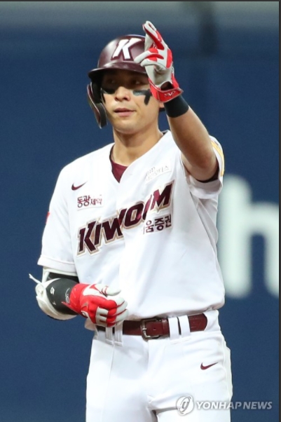 도쿄 올림픽 후 옆구리 부상으로 한달 가까이 쉬다 돌아온 이정후는 9월들어 맹타를 휘두르며 강백호를 제치고 타율 1위에 올라섰다