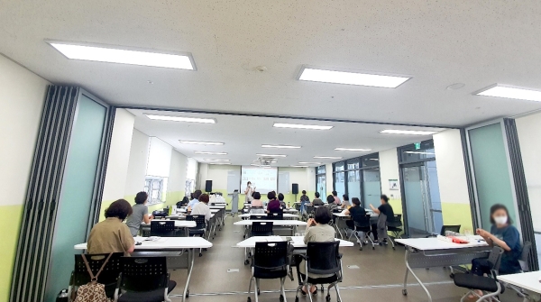 가사도우미 서비스 우렁각시,  인생이모작을 위한 새로운 기회로 눈길