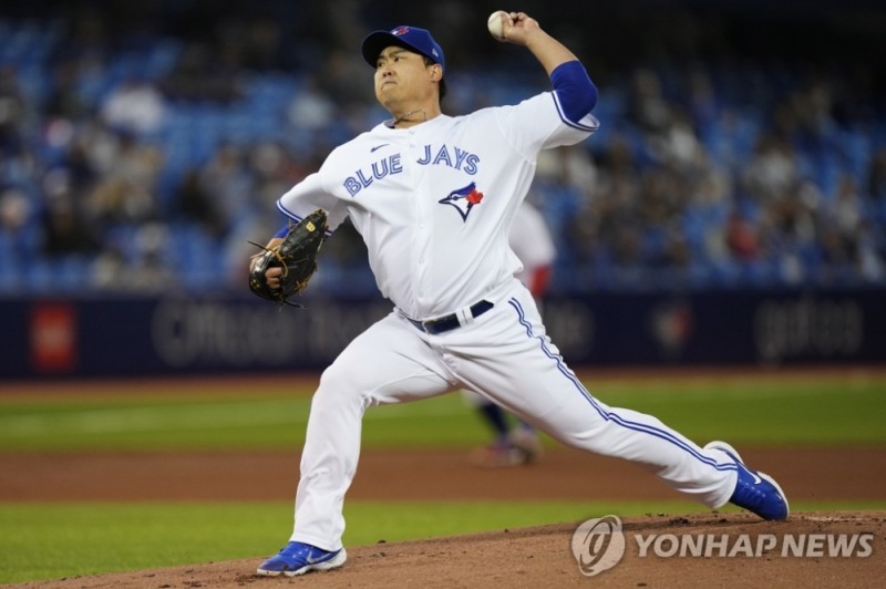 (토론토 AP=연합뉴스) 토론토 블루제이스 왼손 선발 류현진이 29일(한국시간) 캐나다 온타리오주 토론토의 로저스센터에서 열린 미국 메이저리그 뉴욕 양키스와의 홈경기에 선발 등판해 역투하고 있다.