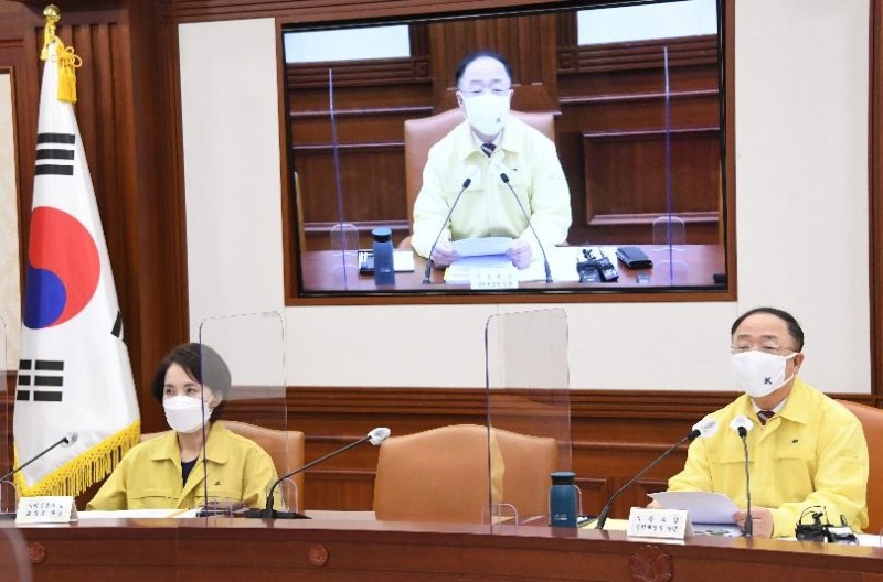 홍남기 경제부총리 겸 기획재정부 장관이 30일 오전 서울 종로구 정부서울청사에서 열린 제46차 비상경제 중앙대책본부(중대본) 회의에 참석해 발언하고 있다. (사진=기획재정부)