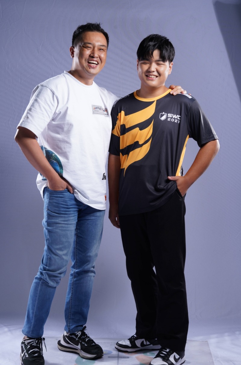 소경용씨 부자(사진 제공=컴투스).