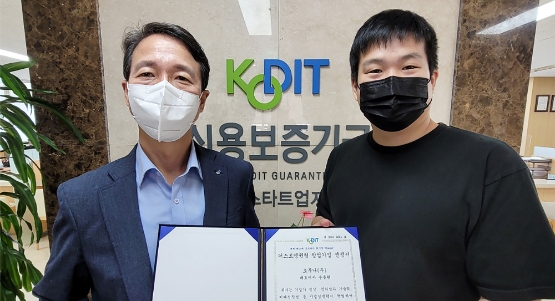 해양수산부 문성혁 장관(좌측)과 우시산 변의현 대표(우측)/사진 제공 = SK이노베이션