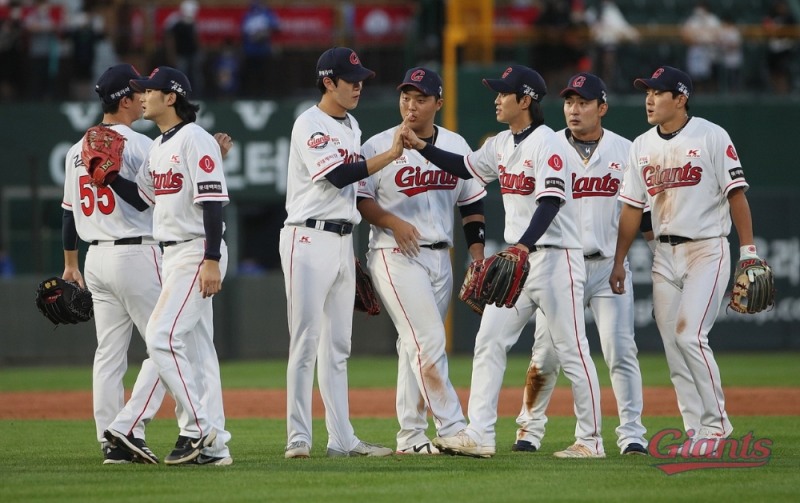 승리한 롯데 선수단 모습