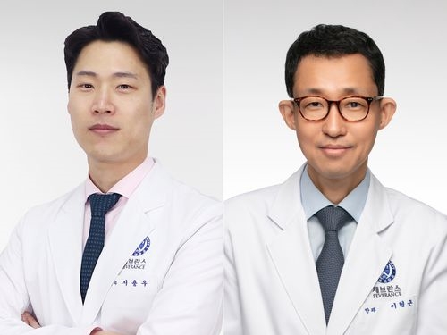 연세대학교 의과대학 용인세브란스병원 안과 지용우 교수(왼쪽), 강남세브란스병원 안과 이형근 교수. 사진=용인세브란스병원