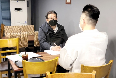 서울형 마이크로크레딧 현장심사 진행 중인 모습