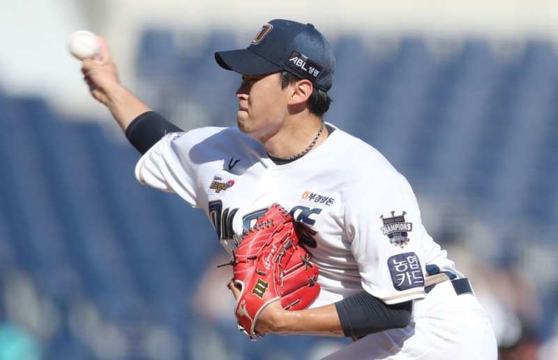 올시즌 두산전 4연패에 평균자책점 9.64로 부진했던 송명기는 6이닝 1실점으로 역투해 두산에 첫 승리를 안았다.