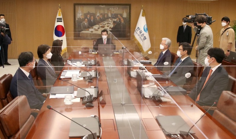 이주열 한국은행 총재가 12일 오전 서울 중구 한국은행에서 금융통화위원회 본회의를 주재하고 있다. (사진=한국은행 제공)