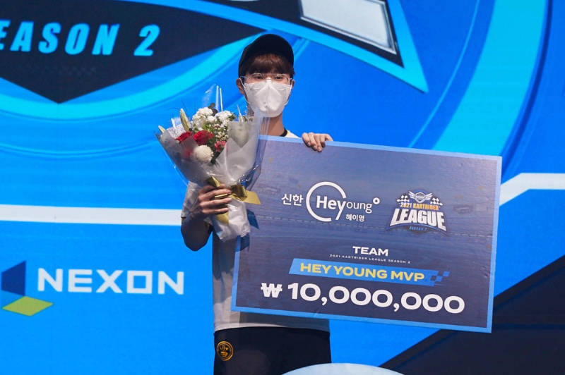 팀전 MVP를 받은 리브 샌드박스 주장 박인수(사진=넥슨 제공).